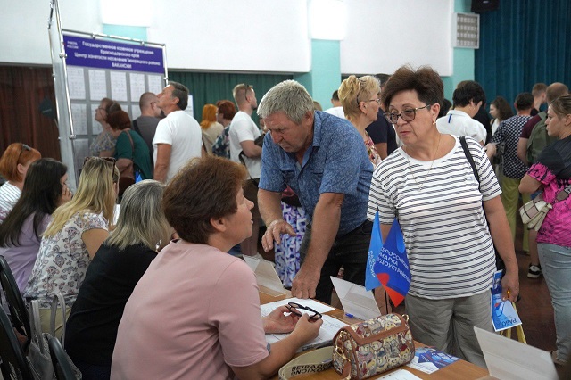 27 июня 2025 года в Тихорецком районе прошел федеральный этап ежегодной Всероссийской ярмарки трудоустройства «Работа России. Время возможностей»